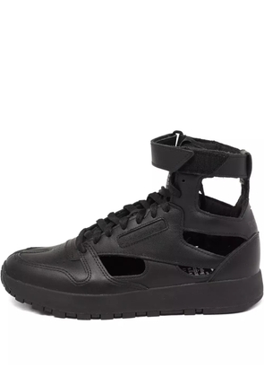 Maison Martin Margiela Pre-Owned x Reebok Tabi cut-out sneakers - Black