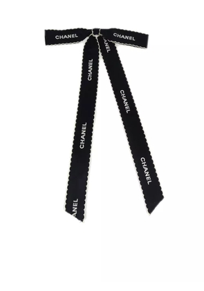 CHANEL Pre-Owned 1990-2000s satin bow brooch - Black