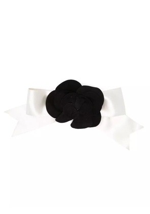 CHANEL Pre-Owned 2000s camellia silk bow hairpin - Black