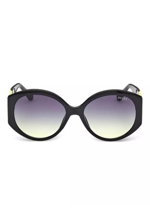 GUESS EYEWEAR logo-detail round sunglasses - Black
