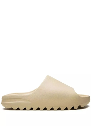 adidas Yeezy YEEZY 'Bone (2022 Restock)' slides - Brown