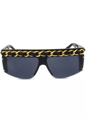 CHANEL Pre-Owned 1990-2000s leather-and-chain trimmed shield sunglasses - Black
