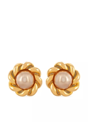 CHANEL Pre-Owned 1980s twist-detail pearl-embellished clip-on earrings - Gold