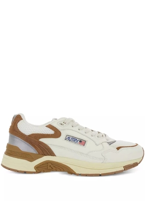 Autry Hyperway logo-patch sneakers - White