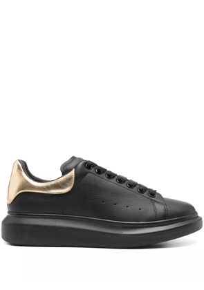 Alexander McQueen Oversized leather sneakers - Black