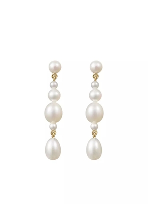 Sophie Bille Brahe 14K yellow gold Petite Amis De La Perle freshwater pearl earrings - White