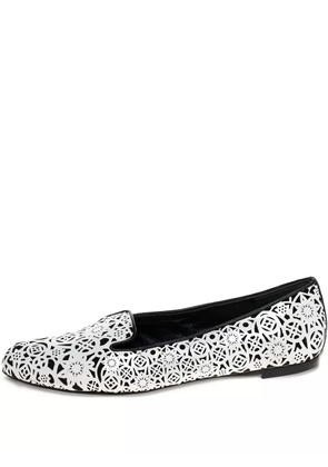 Alexander McQueen Pre-Owned lace-cut ballet flat - White