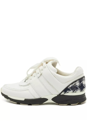 CHANEL Pre-Owned panelled sneakers - White