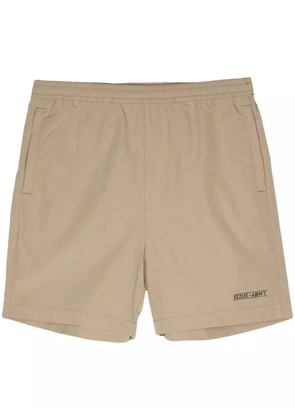 izzue logo patch shorts - Brown
