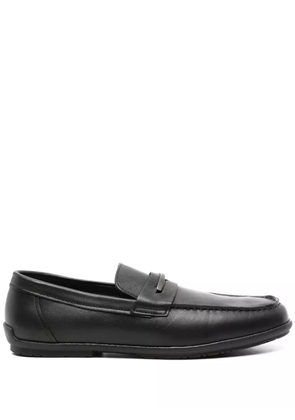 Calvin Klein logo-plaque leather loafers - Black