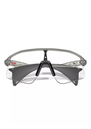 Oakley oversized-frame clear-lens sunglasses - Grey