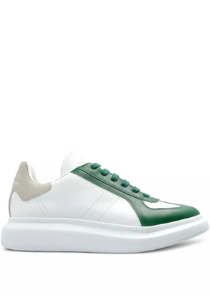 Alexander McQueen Oversized panelled lace-up sneakers - Green