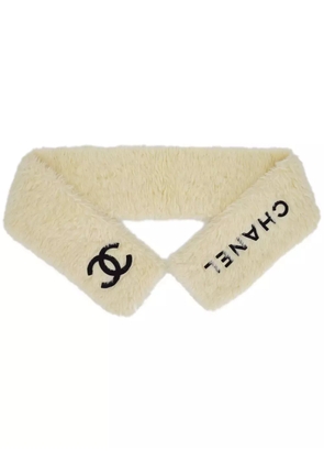 CHANEL Pre-Owned 1994 logo-appliqué shawl scarf - White