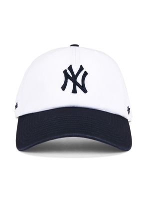 Sporty & Rich Yankees Serif Hat in White & Dark Navy - White. Size all.