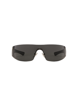 Gucci Leonie Sunglasses in Black.