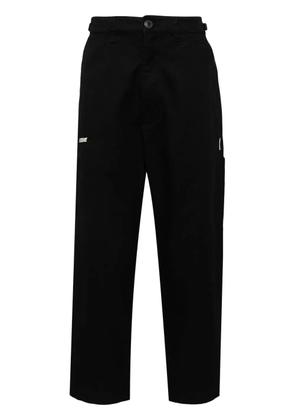 izzue logo-embroidered casual trousers - Black