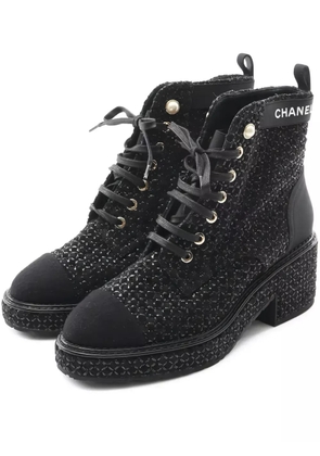 CHANEL Pre-Owned 55mm faux-pearl embellished tweed boots - Black