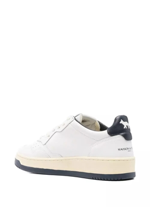 Maison Kitsuné logo-patch sneakers - White
