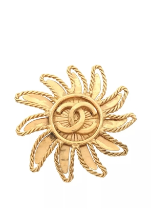 CHANEL Pre-Owned 1986-1988 Coco Mark sun-motif brooch - Gold