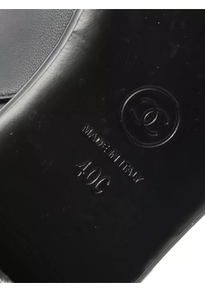 CHANEL Pre-Owned 2000 camellia coco mark short boots - Black