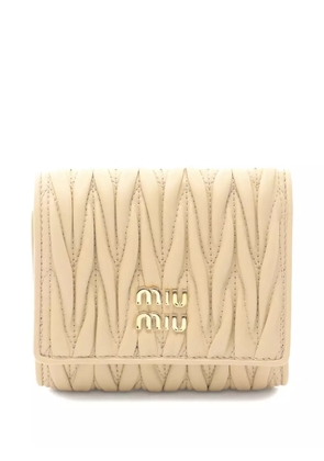 Miu Miu Pre-Owned 2010s matelassé leather tri-fold wallet - Neutrals