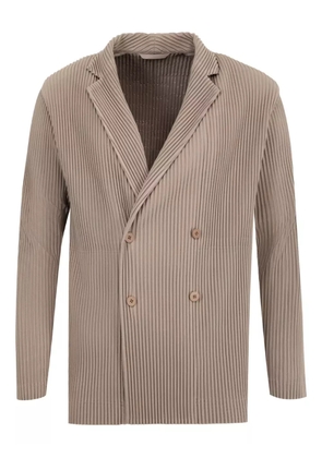 Issey Miyake pleated double-breasted blazer - Brown