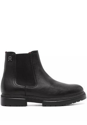 Tommy Hilfiger monogram-plaque leather ankle boots - Black
