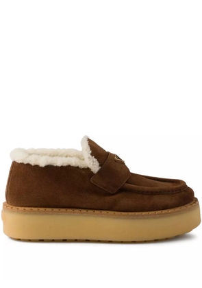 Prada shearling-trimmed platform loafers - Brown