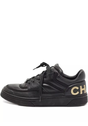CHANEL Pre-Owned 2023 leather sneakers - Black