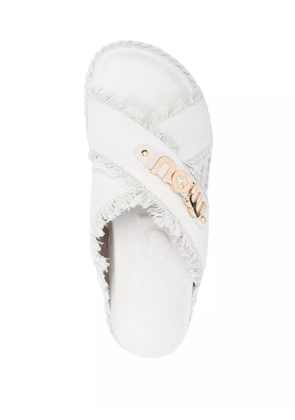 Mou logo-lettering slides - White