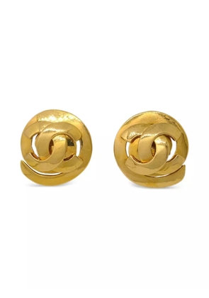 CHANEL Pre-Owned 1995 button earrings - Gold