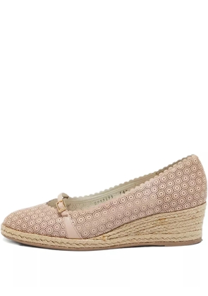 Ferragamo Pre-Owned 2024 50mm perforated espadrilles - Neutrals