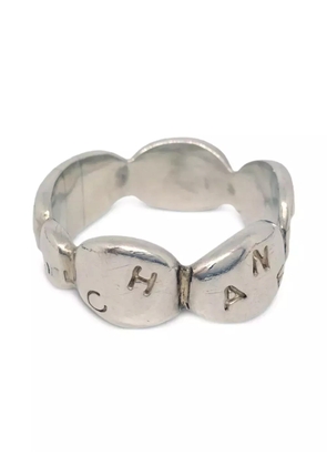 CHANEL Pre-Owned 1990-2000s logo-engraved ring - Silver