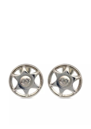 CHANEL Pre-Owned 1997 button earrings - Silver