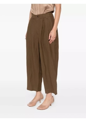 Uma Wang pleated cropped trousers - Brown