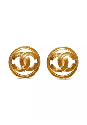 CHANEL Pre-Owned 1994 Interlocking CC clip-on earrings - Gold