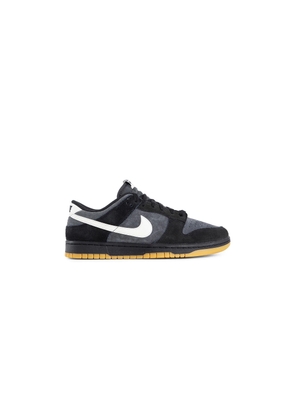 Dunk Low SE Sneakers