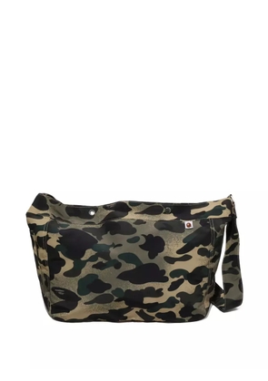 A BATHING APE® camouflage-pattern messenger bag - Green