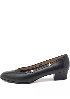 Ferragamo Pre-Owned 35mm leather plaque-detail pumps - Blue