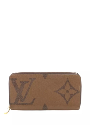 Louis Vuitton Pre-Owned 2021-2025 Monogram Giant Reverse Zippy Wallet long wallets - Brown