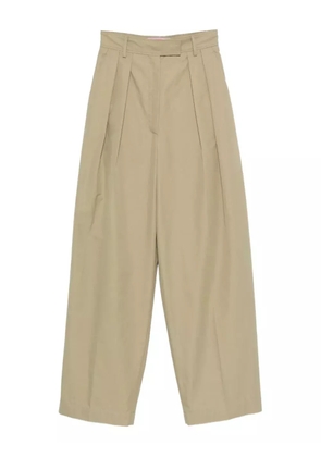 La DoubleJ pleated cotton trousers - Green