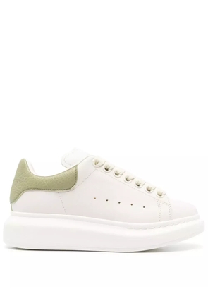 Alexander McQueen Oversized sneakers - White