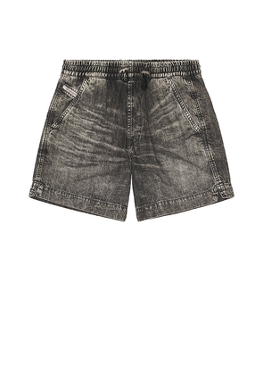 Diesel D-Tenni Short in Grey. Size 30. Also in 29, 32, 33, 34, 36.
