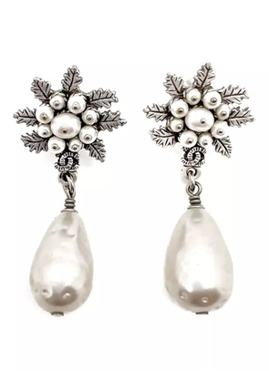 CHANEL Pre-Owned 2015s Bomb drop earrings - Silver