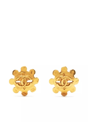 CHANEL Pre-Owned 1994 CC floral clip-on earrings - Gold