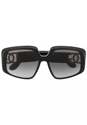Dolce & Gabbana Eyewear oversized logo-plaque sunglasses - Black