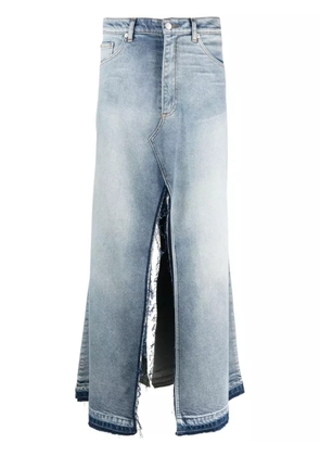 Natasha Zinko logo-patch frayed-edge skirt - Blue