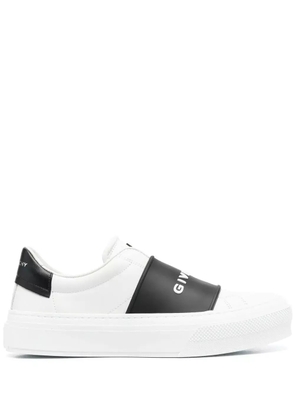 Givenchy logo-print low-top sneakers - White