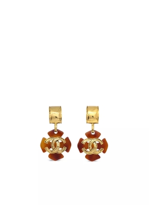 CHANEL Pre-Owned 1994 tortoiseshell-effect clover CC clip-on earrings - Gold