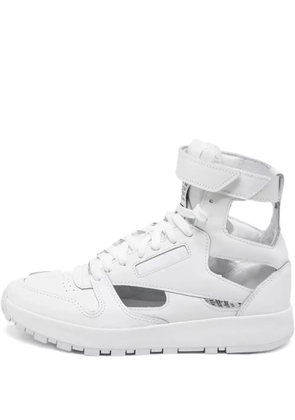 Maison Martin Margiela Pre-Owned x Reebok Tabi cut-out sneakers - White